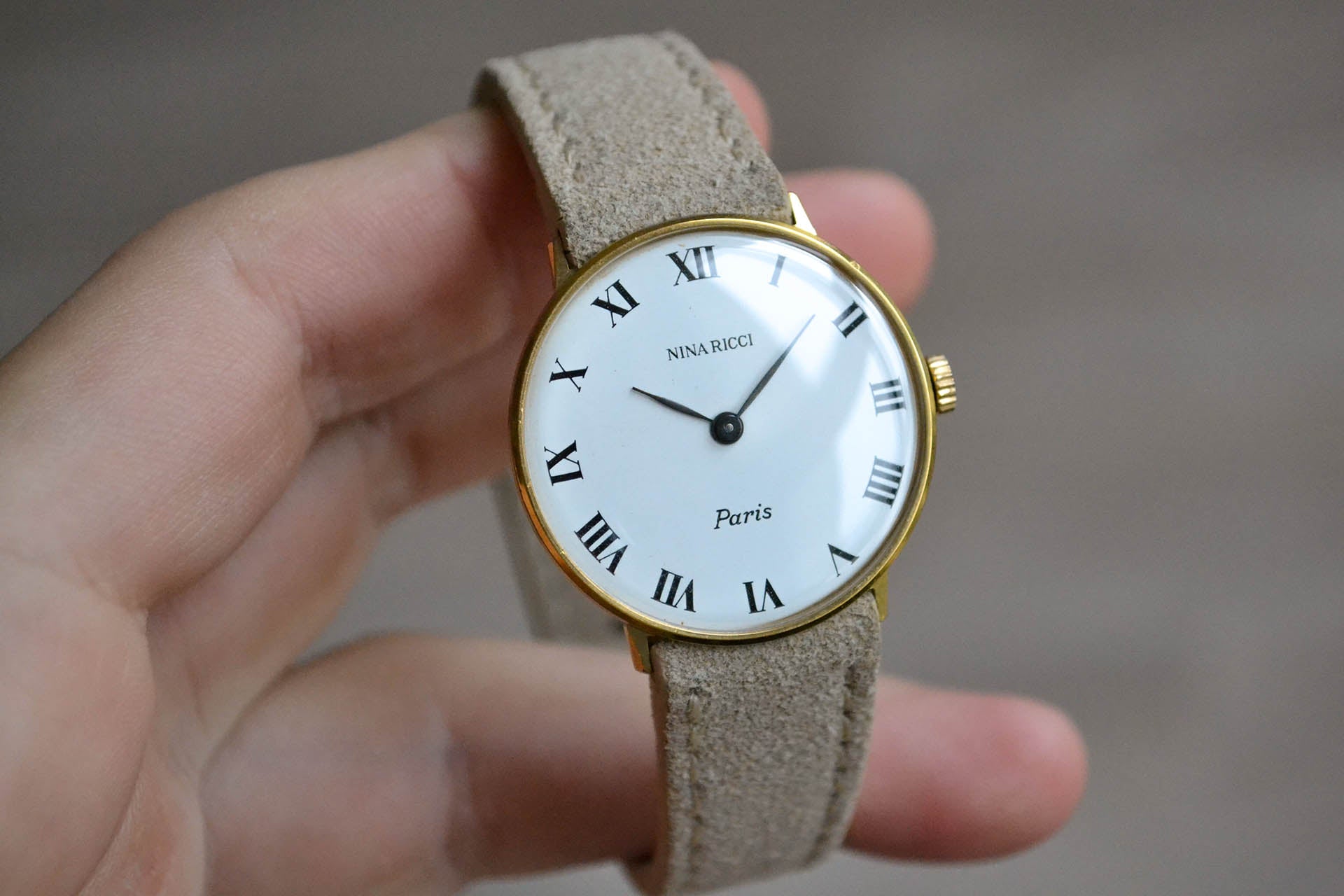 MONTRE VINTAGE 2004 Nina Ricci femme jamais utilisé coffret d'origine MONTRE VINTAGE 2004 Nina Ricci femme jamais utilisé coffret d'origine